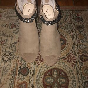 😍 Brand new Vera wang open toe booties